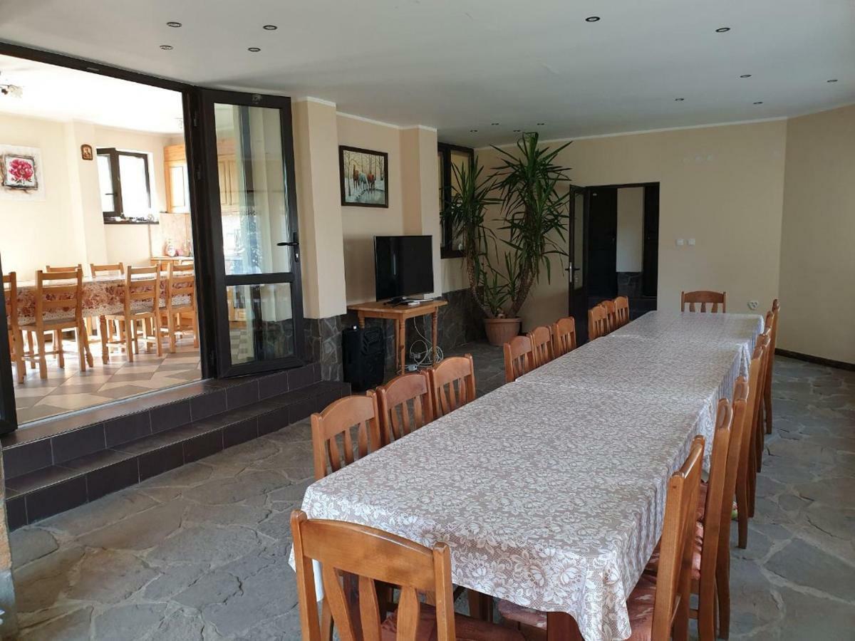Къща За Гости Луксия Hotel Sukhache Buitenkant foto